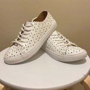 Torrid 9w white sneakers with floral design